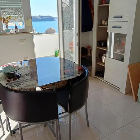 Apartman Marijan - *